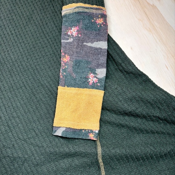 Free People Starlight Thermal Tunic Small Olive Waffle Knit Camo Cuff Oversized - Picture 7 of 13